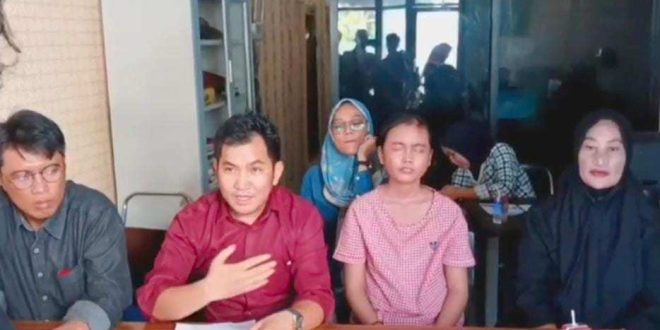 Arthulius, kuasa hukum keluarga korban BP, korban malapraktek oknbum bidan, Sabtu (21/12/2024). Foto: Sumselheadline/Ela.