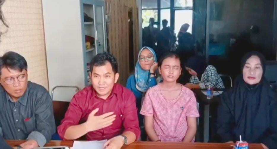 Arthulius, kuasa hukum keluarga korban BP, korban malapraktek oknbum bidan, Sabtu (21/12/2024). Foto: Sumselheadline/Ela.
