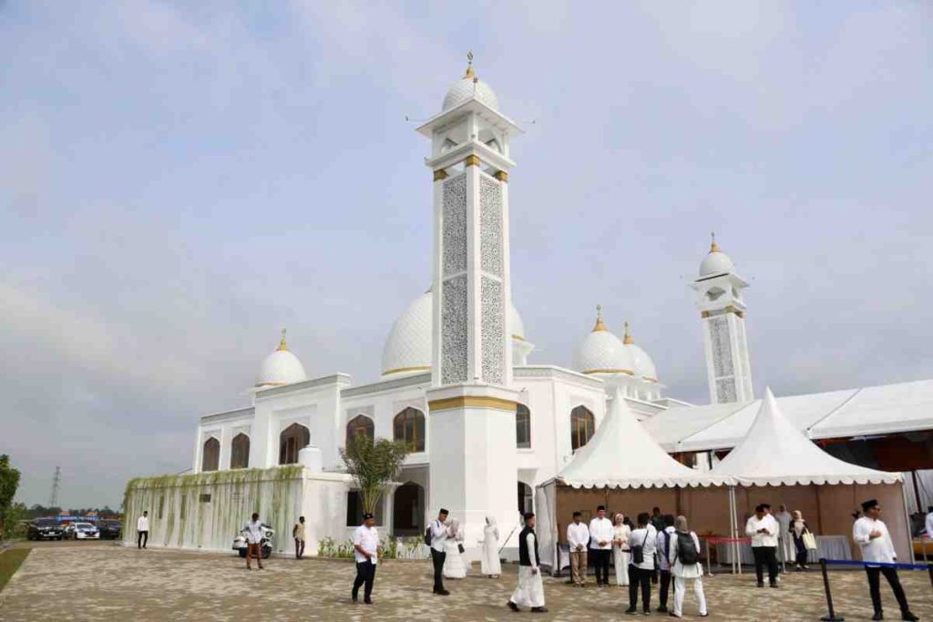 Masjid Al-Abduh yang didirikan oleh Kapolda Riau Irjen. Pol. Mohammad Iqbal, S.I.K., MH yang berlokasi di Jl. Sunama No 01, RT 16, Kelurahan Sukamulya, Kecamatan Sematang Borang Palembang, Sabtu (21/12/2024). Foto: Humas Pem,prov Sumsel.
