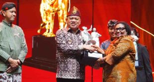 Pj Bupati Muba, Sandi Fahlepi menerima anugera kebudayaan dari Kementerian Kebudyaan. Foto: Kominfo Muba.