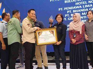 Pj Walikota Palembang di sela acara Pemberian Penghargaan kepada Wajib Pajak PBB, di The Zuri, Senin (12/12/2024). Foto: Sumselheadline/Pitria.
