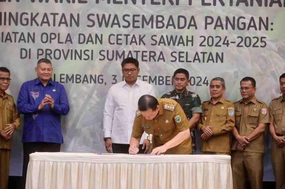Pj Gubernur Sumsel, Eelen Setiadi rapat bersama  Wakil Menteri Pertanian(Wamentan) Republik Indonesia (RI) Sudaryono, Selasa (3/12/2024). Foto: Humas Pemprov Sumsel.