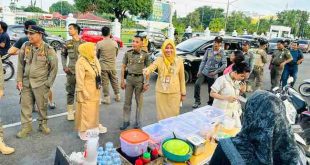 Tim gabungan melakakan sosialisasi tentang ketertiban pada para pedagang kakilima di Kota Sekayu, Selasa (17/12/2024). Foto: KOminfo Muba.
