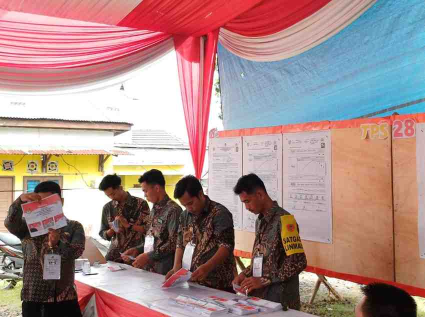 Suasana penghitungan suara hasil Pilkada di Palembang pada 27 November 2024 lalu. Foto: Dok Sumselheadline.