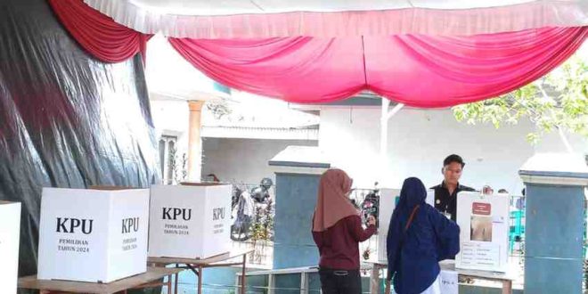 Suasana pencoblosan ulang Pilkada di TPS 15 Sukareme, Palembang, Senin (2/12/2024). Foto: Sumselheadline/Pitria.