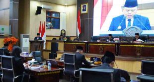 Pj Bupati Muba, Sandi Fahlevi menyampaikan pidato setelah mendengar paparan hasil reses DPRD Muba, Senin (2/12/2024). Foto: Kominfo Muba.