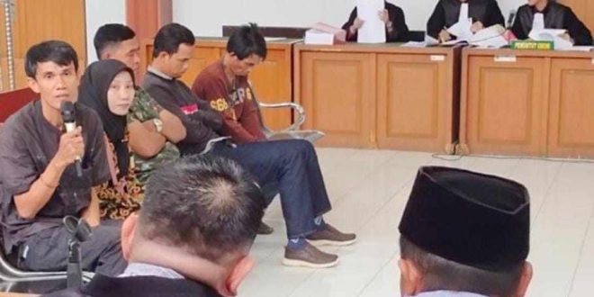 Para saksi yang dihadirkan dalam sidang oknum Kades Harimau Tandang Kabupaten Ogan Ilir bernama Syamsul di PN Tipikor Palembang, Selasa (3/12/2024). Foto: Sumselheadline/Ela.
