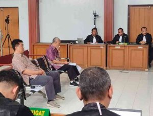 Dua terdakwa kasus dugaan korupsi terkait PLTU Bukit Asam di PN Tipikor Palembang, Rabu (4/12/2024). Foto: Sumselheadline/Ela.