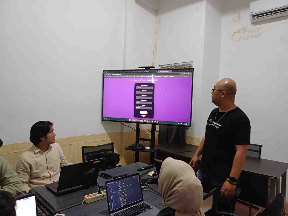 Empat mahasiswa Unsri yang memaparkan teknologi AI untuk mencari jodoh. Foto: Sumselheadline/Pitria.