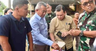 Pj Gubernur Sumsel, Elen Setiadi saat kunjungan ke Tanjung Lago, Banyuasin bersama Bulog Sumbagsel. Foto: Humas Pemprov SUmsel.