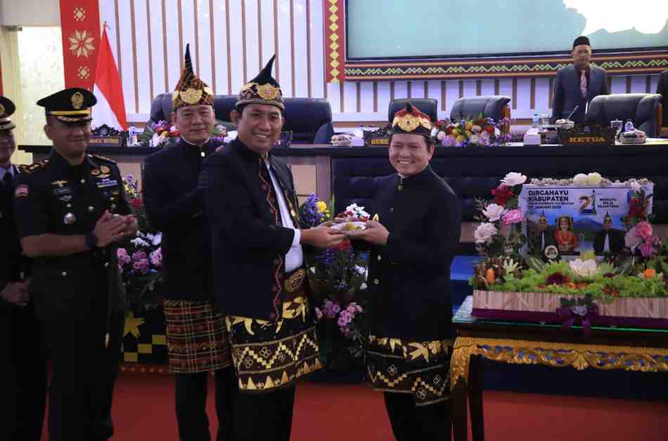 Pj Gubernur Sumsel, Eelen Setiadi saat hadir di HUT OKU Selatan, Kamis (16/1/2025). Foto: Humas Pemprov Sumsel.