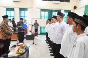 Sekda Sumsel, Edward Candra menyaksikan langsung pelantikan pengurus IKADI Sumsel, Minggu (12/1/2025). Foto: Humas Pemprov Sumsel.
