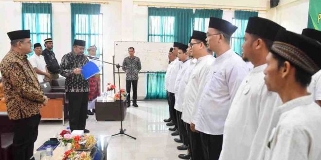 Sekda Sumsel, Edward Candra menyaksikan langsung pelantikan pengurus IKADI Sumsel, Minggu (12/1/2025). Foto: Humas Pemprov Sumsel.