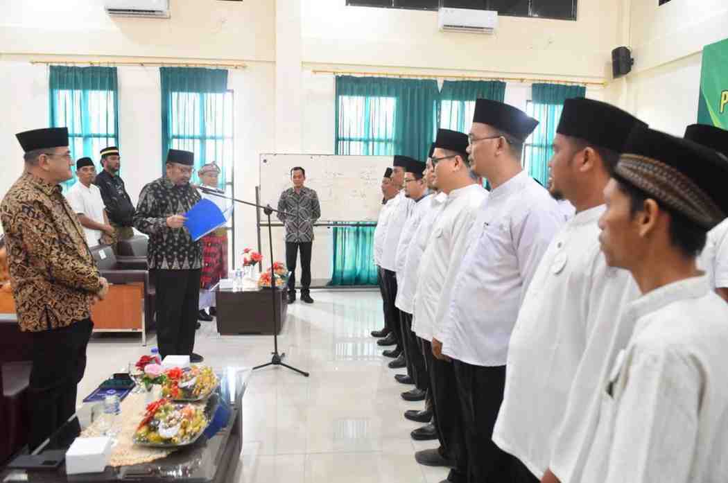 Sekda Sumsel, Edward Candra menyaksikan langsung pelantikan pengurus IKADI Sumsel, Minggu (12/1/2025). Foto: Humas Pemprov Sumsel.