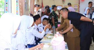 Sekretaris Daerah (Sekda) Kota Palembang, Aprizal Hasyim, melakukan peninjauan terhadap pelaksanaan program Makan Gizi Gratis (MGS) di SDN 25