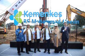 Sekretaris Daerah  (Sekda) Sumatera Selatan (Sumsel)  Drs H Edward Candra MH menghadiri peresmian Groundbreaking Construction Work for Mohammad Hoesin Oncology Center Building Hospital di RSMH Palembang, Rabu (8/1/2025). Foto: Humas Pemprov Sumsel,