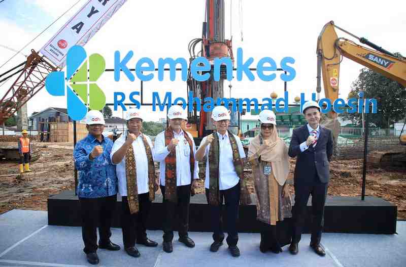 Sekretaris Daerah  (Sekda) Sumatera Selatan (Sumsel)  Drs H Edward Candra MH menghadiri peresmian Groundbreaking Construction Work for Mohammad Hoesin Oncology Center Building Hospital di RSMH Palembang, Rabu (8/1/2025). Foto: Humas Pemprov Sumsel,