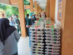Susunan omprengan yang dijadikan wadah makanan bergizi gratis untuk siswa di Palembang. Foto: Sumselheadline/Pitria.