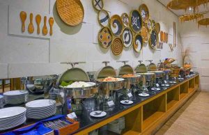 Menu makan sarapan pagi hotel, yang tak jarang banyak berlebih. Inilah yang nantinya akan dibagikan ke waga miskin di Palembang. Foto: IST