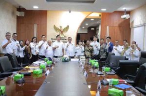 Sekretaris Daerah (Sekda) Provinsi Sumatera Selatan (Sumsel) Drs H Edward Candra MH menerima audiensi Tim Investor/ Mitra Jepang Green Power Development Corp of Japan (GPDJ) dan Direktur Eksekutif IJBNet (Indonesia-Japan Business Network) bertempat di Ruang Rapat Gubernur Sumsel, Rabu (22/1/2025). Foto: Humas Pemprov Sumsel.