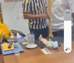Screenshot video penangkapan pejabat Disnakertrans Sumsel yang viral di media sosial, Jumat (10/1/2025). Foto: screenshot medsos.
