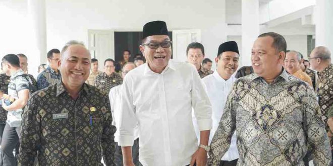 Bupati dan Wakil Bupati terpilih, M Toha dan Kyai Rohman bersam Pj Bupati Muba Sandi Fahlepi dan Sekda Apriyadi, Jumat (31/1/2025). Foto: Kominfo Muba.