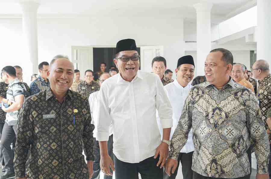 Bupati dan Wakil Bupati terpilih, M Toha dan Kyai Rohman bersam Pj Bupati Muba Sandi Fahlepi dan Sekda Apriyadi, Jumat (31/1/2025). Foto: Kominfo Muba.