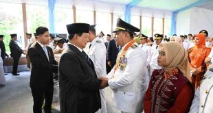 Bupati Banyiasin, Askolan mendapat ucapan selamat dari Presiden Prabowo Subianto pasca pelantikan di Istana Negara. Foto: Dok Pribadi.