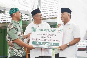 Sekda Muba, Apriyadi bersama Penjabat Ketua Baznas Sumsel, Kiagus Aminuddin Fauzie. Foto: Kominfo Muba.
