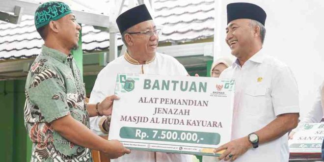 Sekda Muba, Apriyadi bersama Penjabat Ketua Baznas Sumsel, Kiagus Aminuddin Fauzie. Foto: Kominfo Muba.