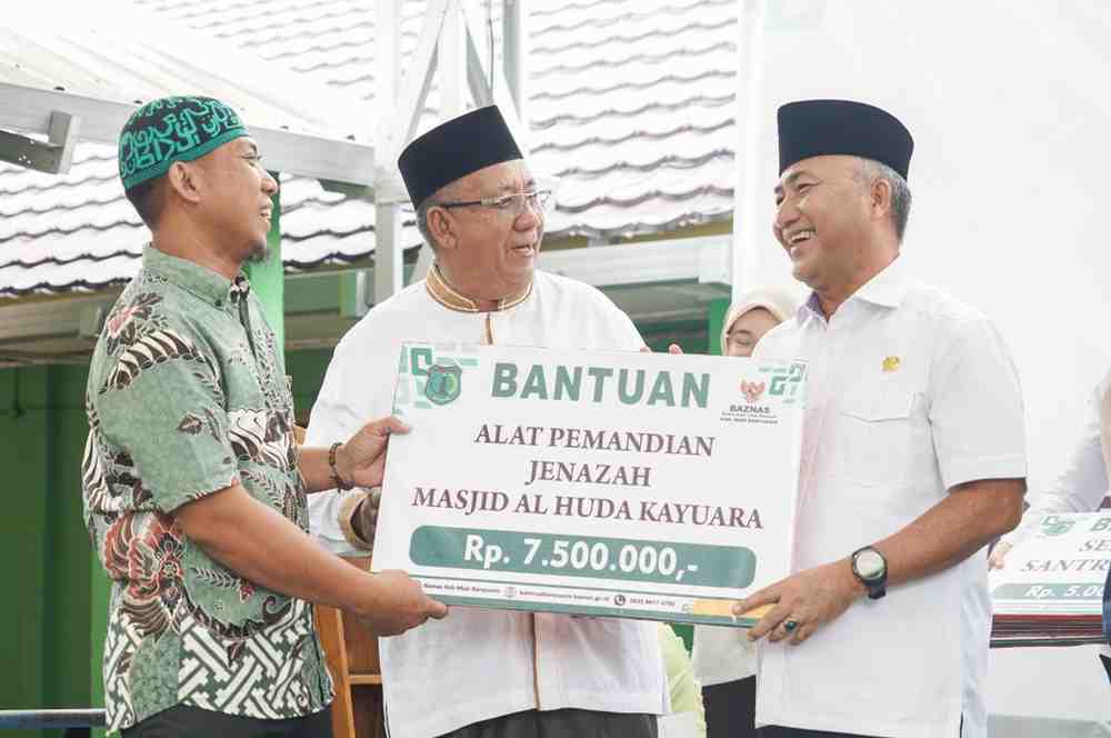 Sekda Muba, Apriyadi bersama Penjabat Ketua Baznas Sumsel, Kiagus Aminuddin Fauzie. Foto: Kominfo Muba.