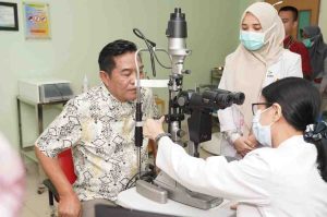Bupati Muba terpilih, M Toha melakukan pemeriksaan kesehatan di RSUD Sekayu, Kamis (13/2/2025). Foto: Kominfo MUba.
