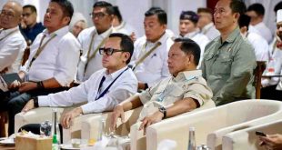 Bersama Mendagri dan sejumlah kepala daerah lainnya, Gubernur Sumsel Herman Deru menyikmak seksama paparan Wapres Gibran saat ikut retreat di Magelang, Rabu (26/2/2025). Foto: Humas Pemprov Sumsel.