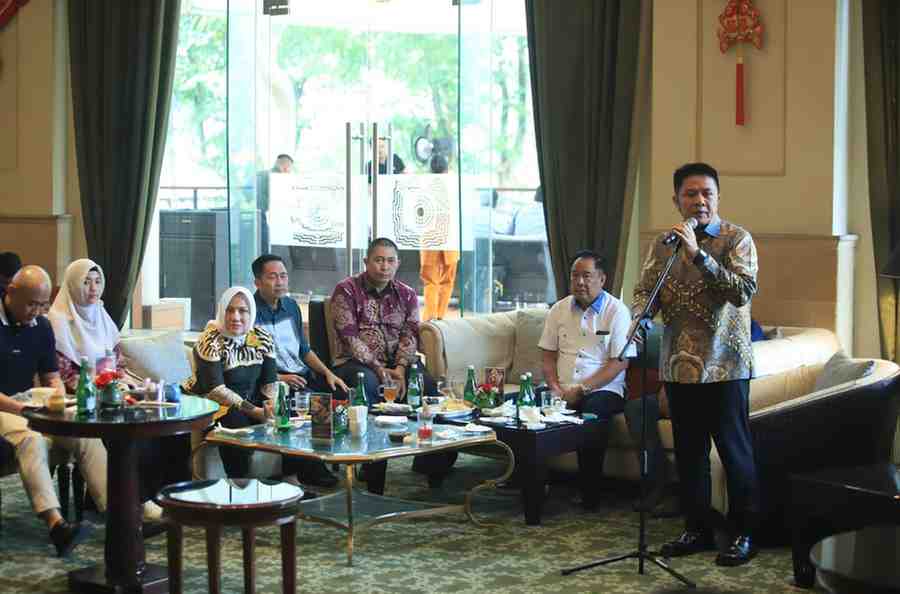 Gubernur Sumsel terpilih, Hermen Deru gelar pertemuan dengan sejumlah bupati/walikota se-Sumsel terpilih di Hotel Borobudur, Jakarta, Minggu (16/2/2025). Foto: Humas Pemprov Sumsel.