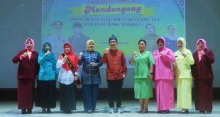 Bunda Paud Muba Hj Triana membuka workshop mendongeng yang berlangsung di Opproom Pemkab Musi Banyuasin, Rabu (12/2/2025). Foto: Kominfo Muba.