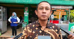 Direktur Perumda Pasar Palembang Jaya, Dedi Siswoyo saat diwawancarai di Pasar AAL, Rabu (5/2/2025). Foto: Sumselheadline/Pitria.