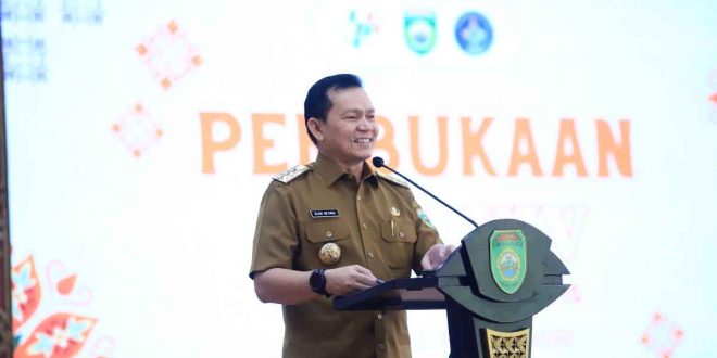 Penjabat Gubernur Sumatera Selatan, Elen Setiadi saat membuka Praktek Kerja Lapangan (PKL) LXIV Politeknik Statistika STIS bertempat di Griya Agung Palembang, Selasa (11/2/2025). Foto: Humas Pemprov Sumsel.