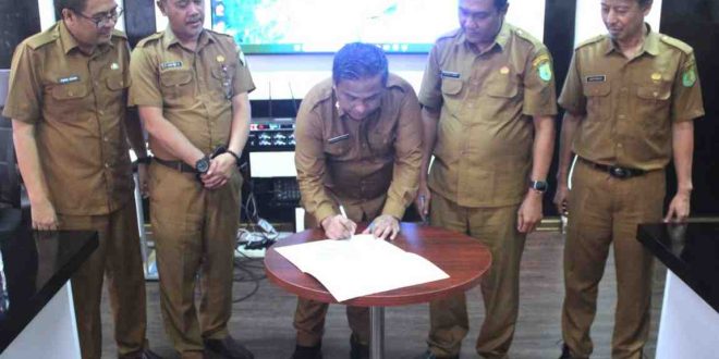 Panandatanganan fakta integritas oleh para pejabat di Dinas Kominfo Muba, Selasa (11/2/2025). Foto: Kominfo Muba.