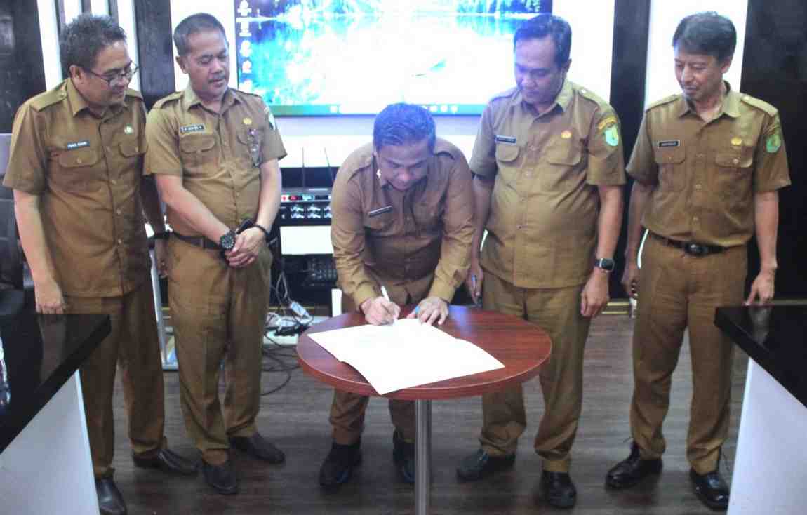 Panandatanganan fakta integritas oleh para pejabat di Dinas Kominfo Muba, Selasa (11/2/2025). Foto: Kominfo Muba.