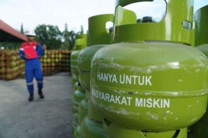 Suasana tempat pengisian gas 3 kg di Pertamina. Foto: Dok Sumselheadline.