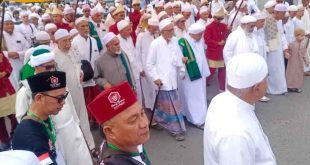 Ziarah kubroh yang digelar di Palembang, Jumat (21/2/2025), diikuti ribuan umat muslim, bahkan hadir juga dari mancanegara. Foto: Sumselheadline/Pitria.