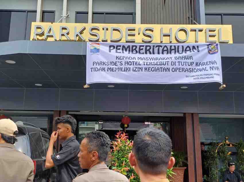 Hotel Parkside di Jalan Seroja Kelurahan 20 Ilir DIII, Kecamatan Ilir Timur I disegel Pemerintah Kota Palembang dan DPRD Kota Palembang, Selasa (11/2/2025). Foto: Sumselheadline/Pitria.