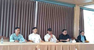 Pengembang perumahan CGC saat memberikan klarifikasi kepada media di Pinewood CGC, Senin (17/2/2025). Foto: Sumselheadline/Pitria.