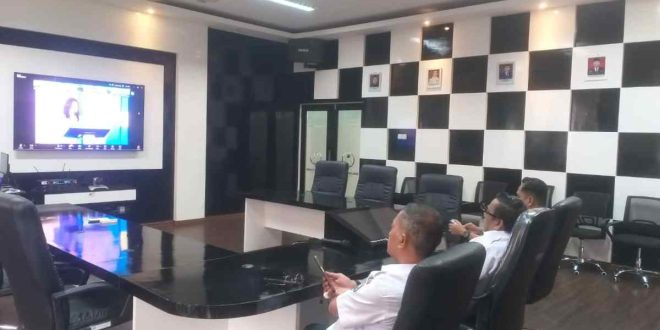 Kepala Dinkominfo Kabupaten Muba, Herryandi Sinulingga bersama jejarannya mengikuti rakor kehumasan yang digelar Kantor Kementerian Kominfo secara virtual, Rabu (26/2/2025). Foto: Kominfo Muba.