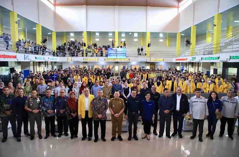 Pj Gubernur Sumsel, Eelen Setiadi dan Presiden Direktur PT. Freeport Indonesia, Tony Wenas jelang memberi kuliah umum tentang pertambangan di Unsri, Inderalaya, Senin (3/2/2025) siang. 
