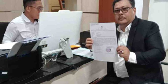 Ketua Lembaga Konsultan Bantuan Penegakan Hukum (LKBPH) PWI Sumsel, Dicky Irawan SH melaporkan Zulmansyah Sakedang ke SPKT Polda Sumsel, Kamis (27/2/2025). Foto: Sumselheadline/Ela.