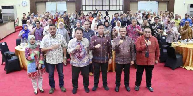 Sekda Sumatera Selatan, Drs. H. Edward Candra, MH saat membuka Rapat Koordinasi dan Capacity Building Tim Pengendali Inflasi Daerah (TPID) se-Sumsel di Auditorium Bina Praja, Kamis (13/2/2025) pagi. Foto: Humas Pemprov Sumsel.
