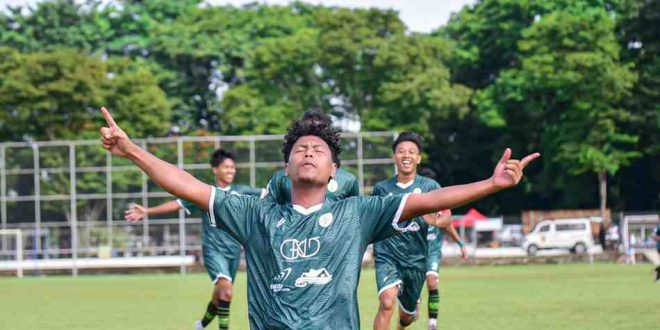 Para pemain KMP Bumara merayakan gol ke kawang PS Palembang, JUmat (14/2/2025).Foto: Sumselheadline/Edi.