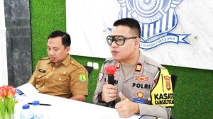 Kasat Lantas Polres Muba, AKP Pandri Pratama Putra Simbolon, S.I.K., M.A. memimpin rapat koordinasi tertiba lalu lintas, Selasa (4/2/2025). Foto: Kominfo Muba.