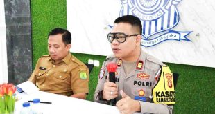 Kasat Lantas Polres Muba, AKP Pandri Pratama Putra Simbolon, S.I.K., M.A. memimpin rapat koordinasi tertiba lalu lintas, Selasa (4/2/2025). Foto: Kominfo Muba.
